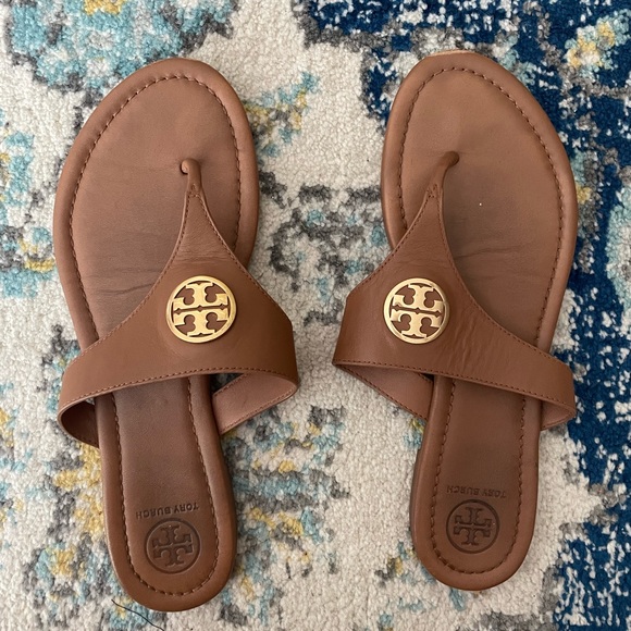 Tory Burch Shoes - Tory Burch Benton Flat Thong Leather Sandal